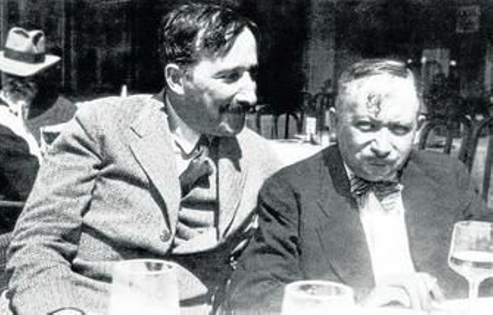 Stefan Zweig y Joseph Roth, en Ostende (Bélgica), en 1936.
