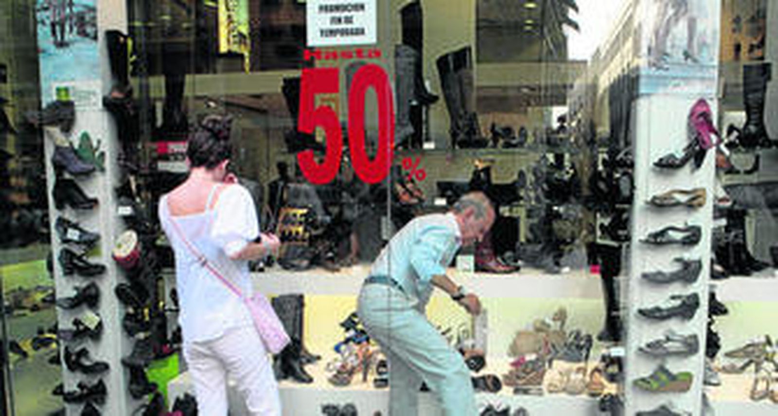 Algunos comercios continúan con importantes promociones a pesar de haber terminado la temporada de rebajas.