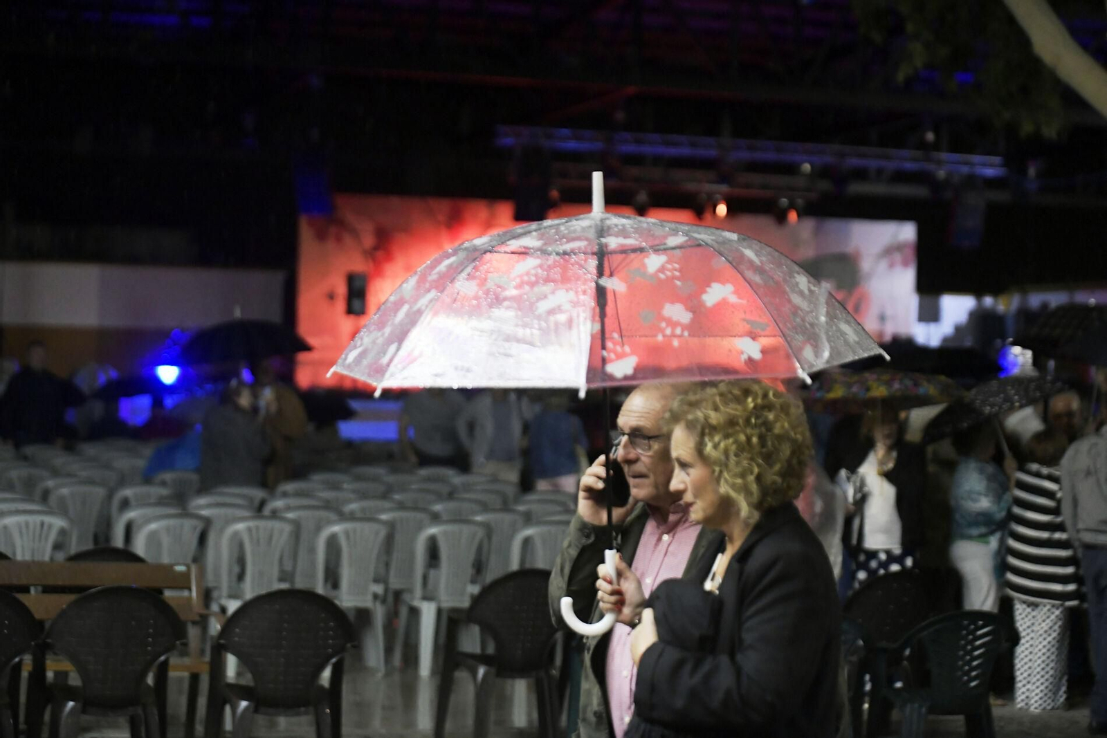 La lluvia irrumpe en el Festival Nacional de Cante Flamenco de Ogíjares
