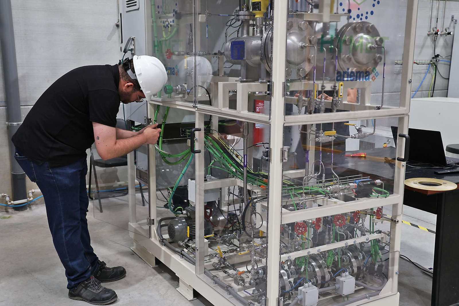 Imágenes de la visita de María Jesús Montero a la empresa Ariema Enerxía