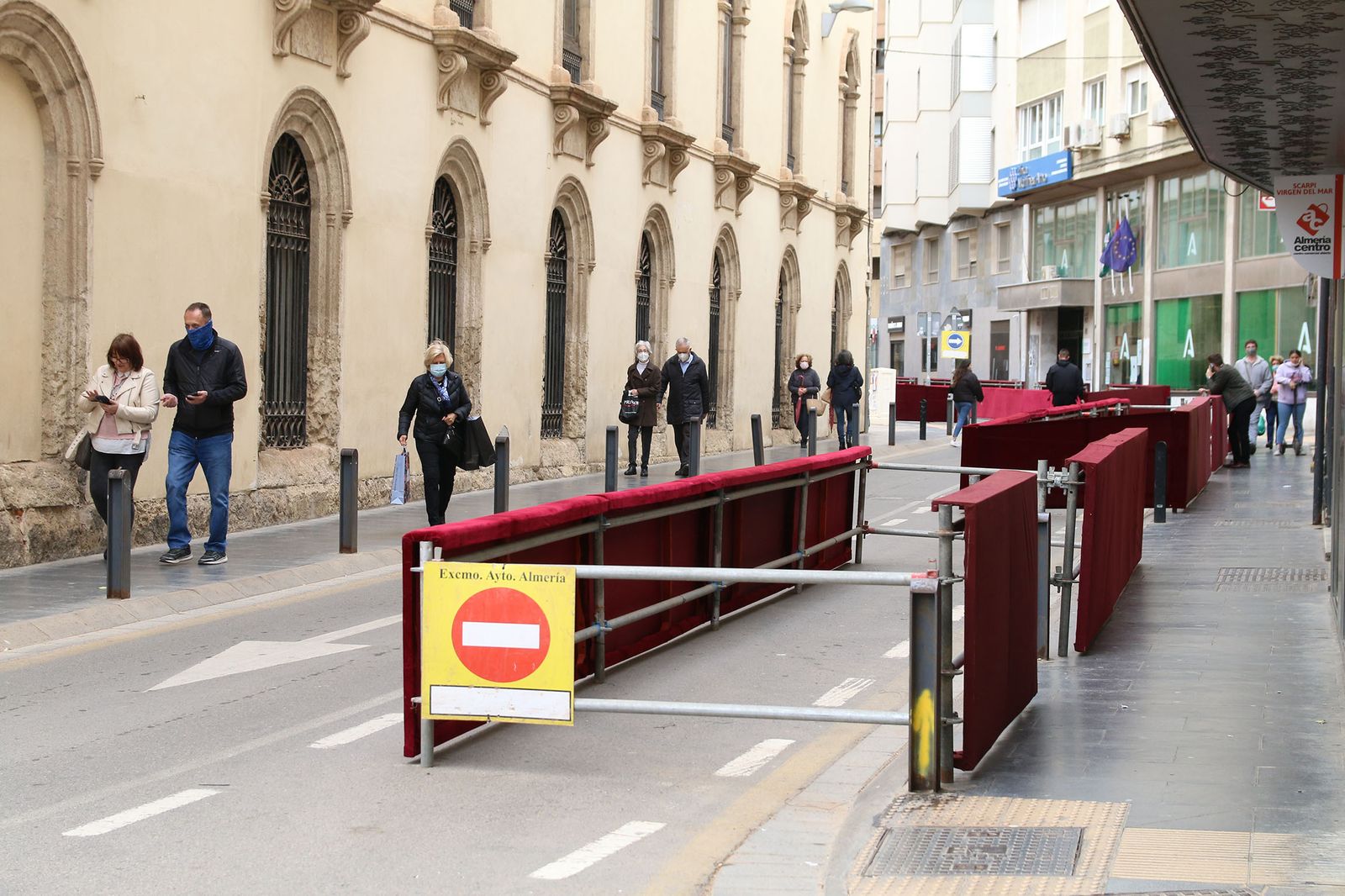 Montaje de la Carrera Oficial para la Semana Santa de Almería
