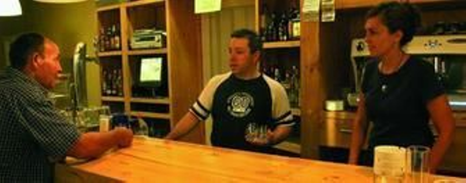 La Clave, lectura, internet y café