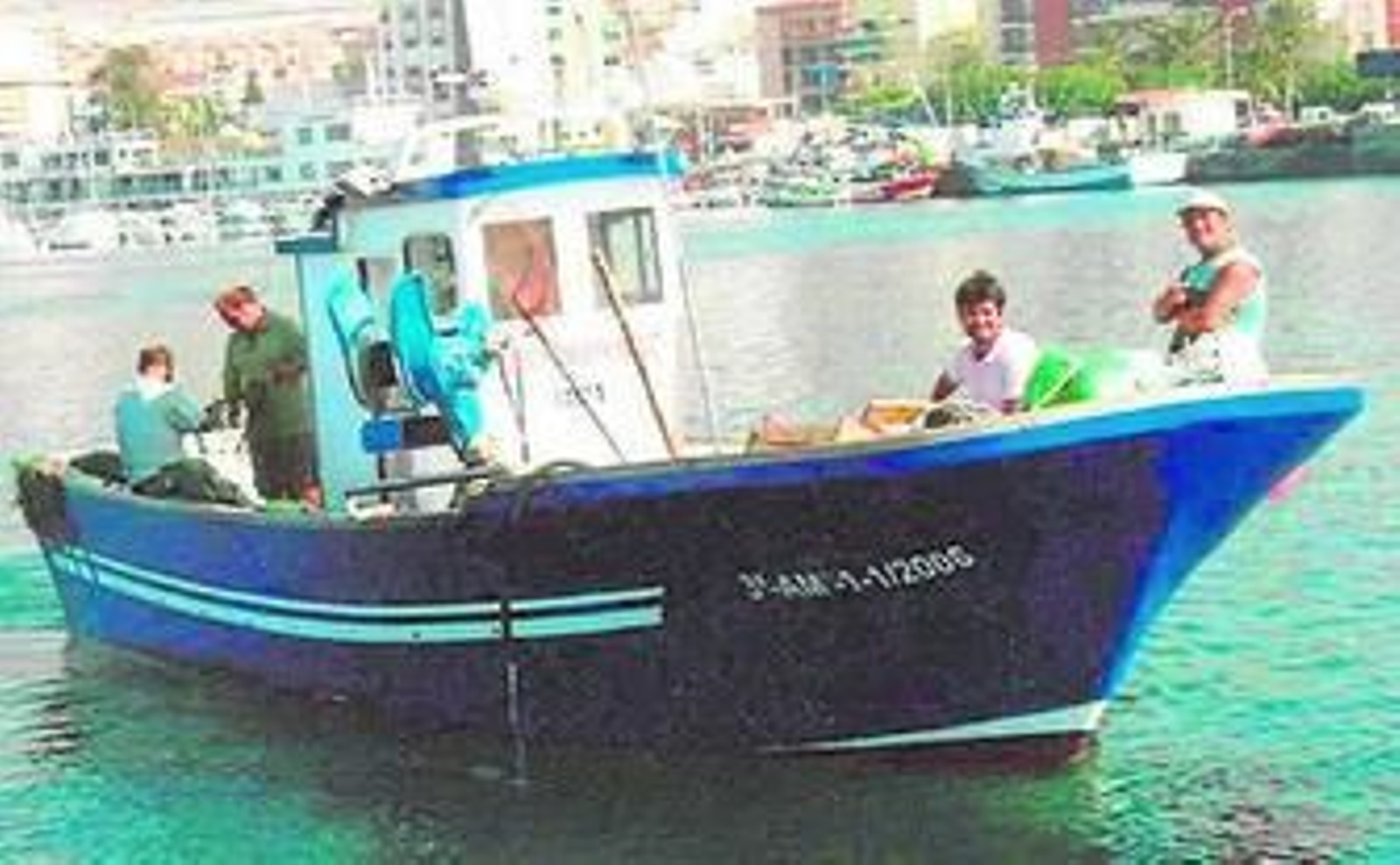 Una de las embarcaciones que se dedican al marisqueo.