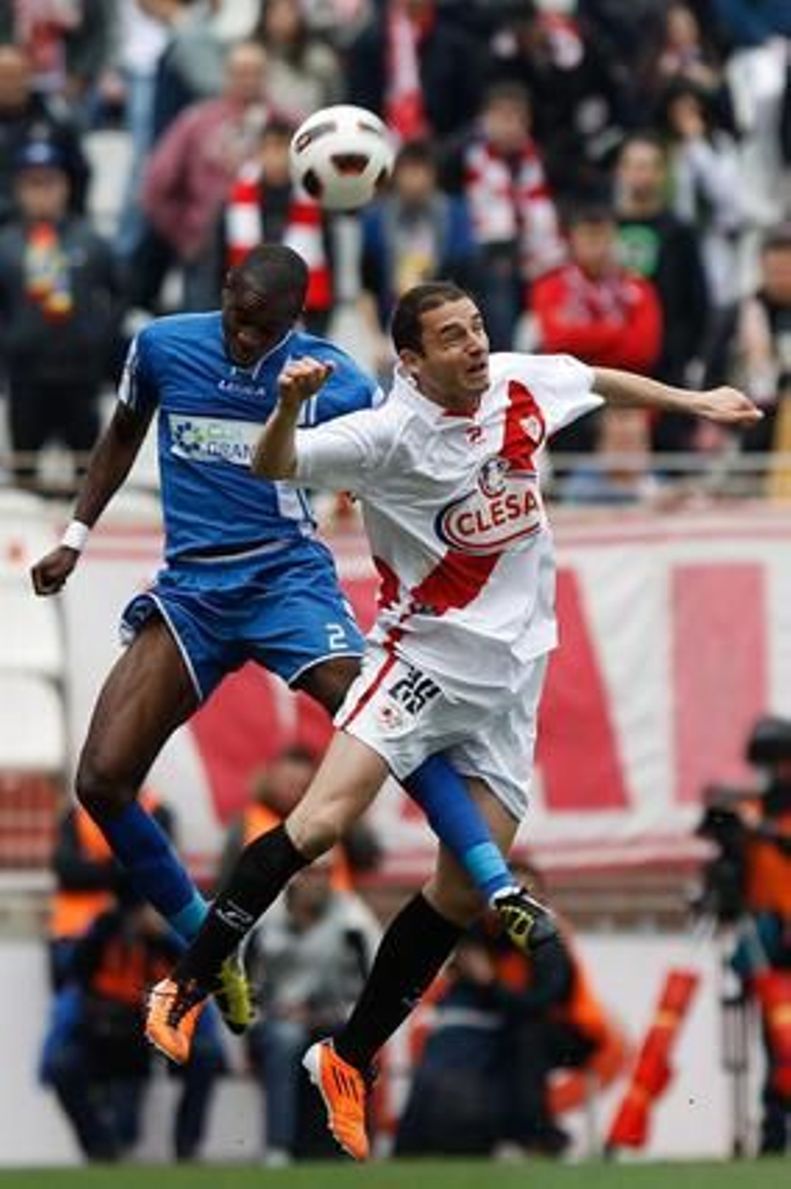 Nyom salta de cabeza con Delibasic. / LOF