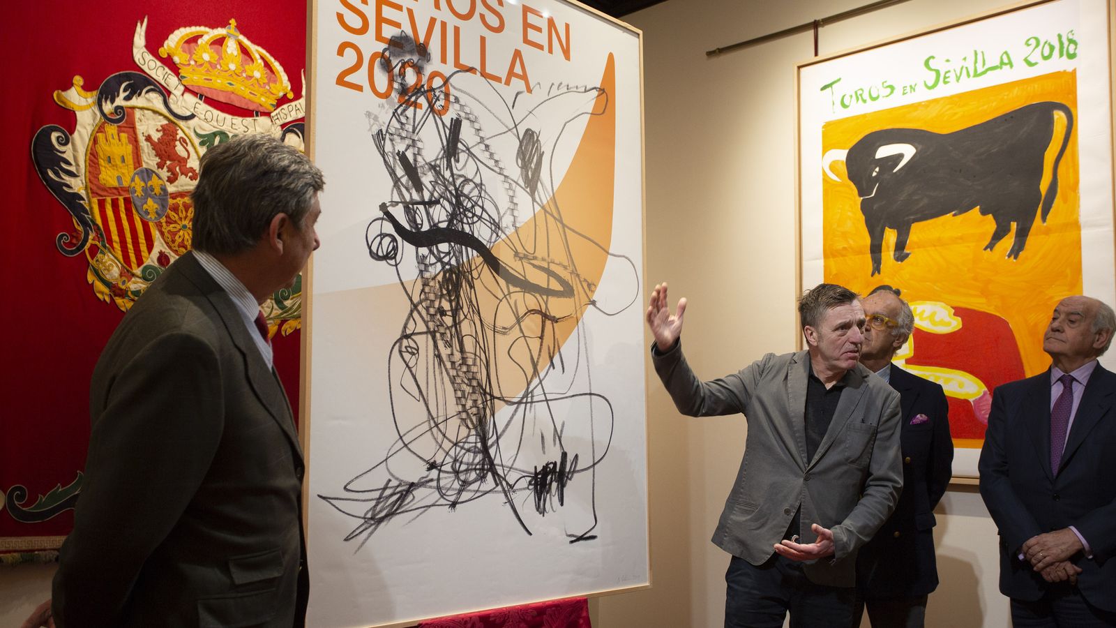 Santiago de León Domecq, Albert Oehlen, Pepe Cobo y Ramón Valencia, de la empresa Pagés, presentando el cartel.