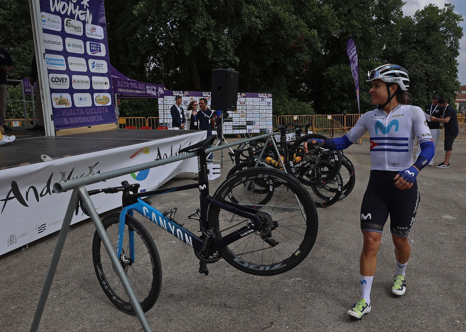 Fotos de la salida de la III Vuelta Ciclista femenina a Andalucía desde Castellar