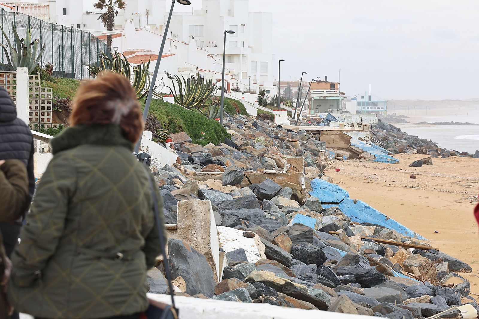 Las fotografías del aporte de arena para regenerar la playa de Matalascañas