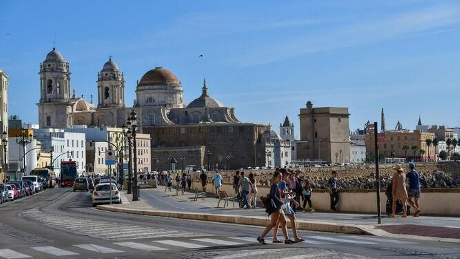 Pasear por la calle con más encanto de Cádiz Pasear por la calle con más encanto de Cádiz