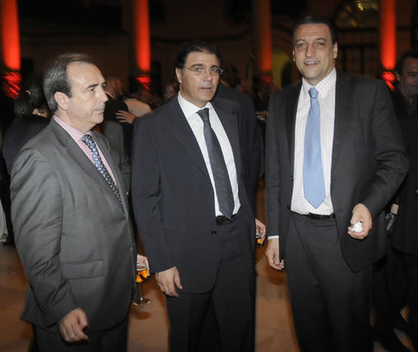 Juan Carlos Fernández, director general del Grupo Joly; Miguel Ángel Poyatos, gerente de 'Granada Hoy', y Eduardo Ozaíta, subdirector general de Bankinter.