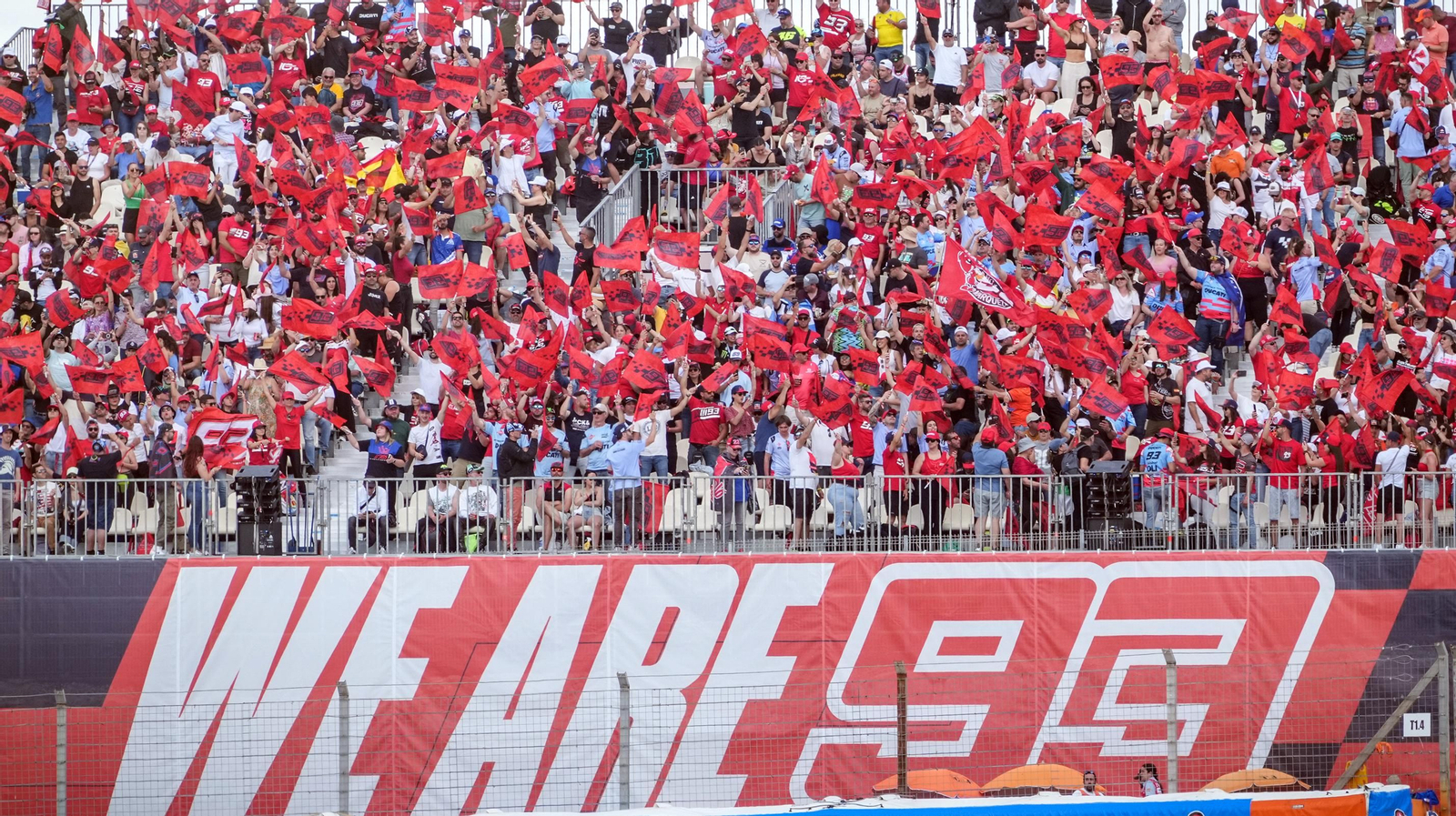 Imágenes del gran ambiente el domingo de carreras MotoGP en el Circuito de Jerez