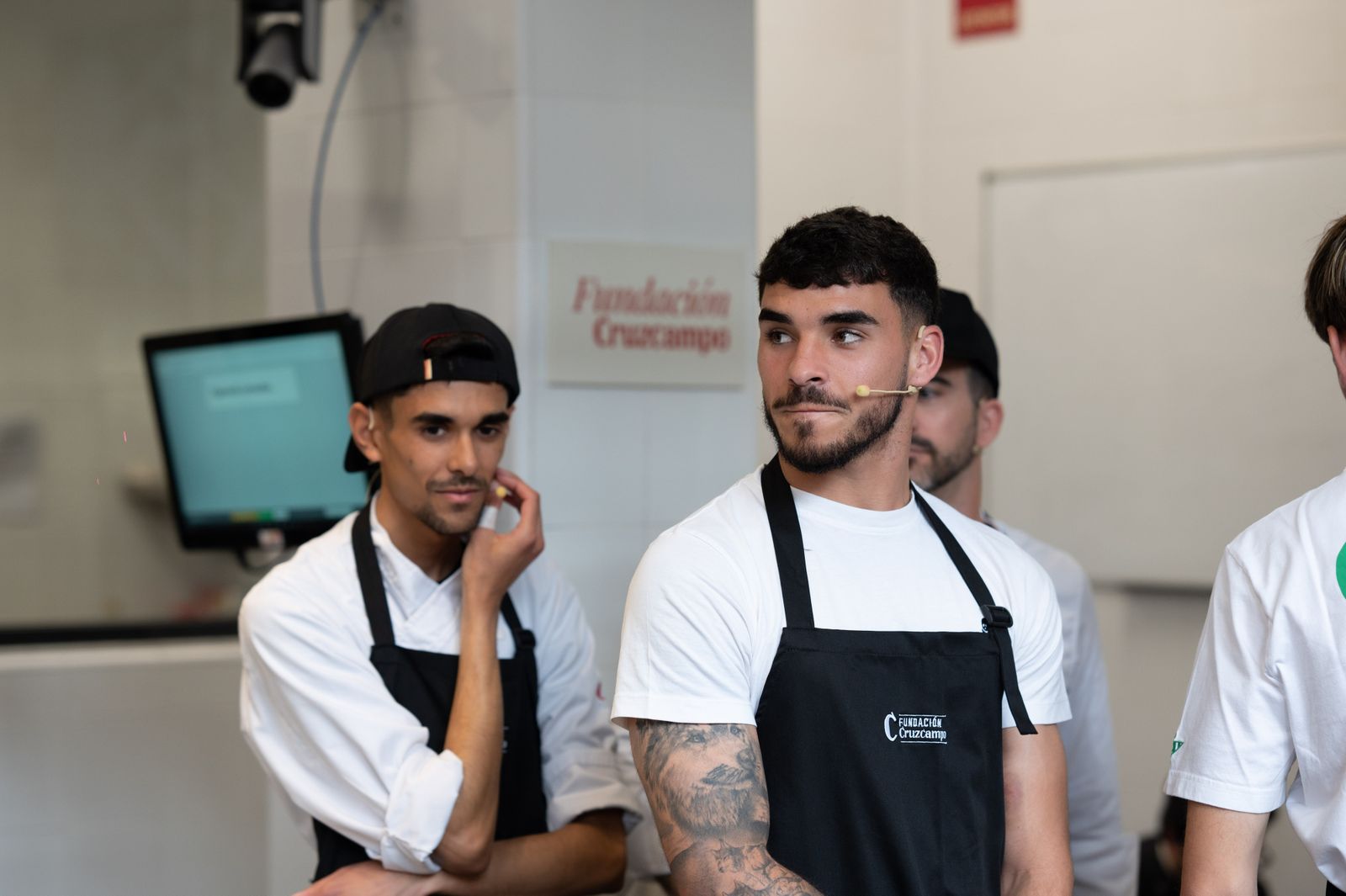 Las fotos de jugadores del Betis y del Sevilla en la Cruzcampo