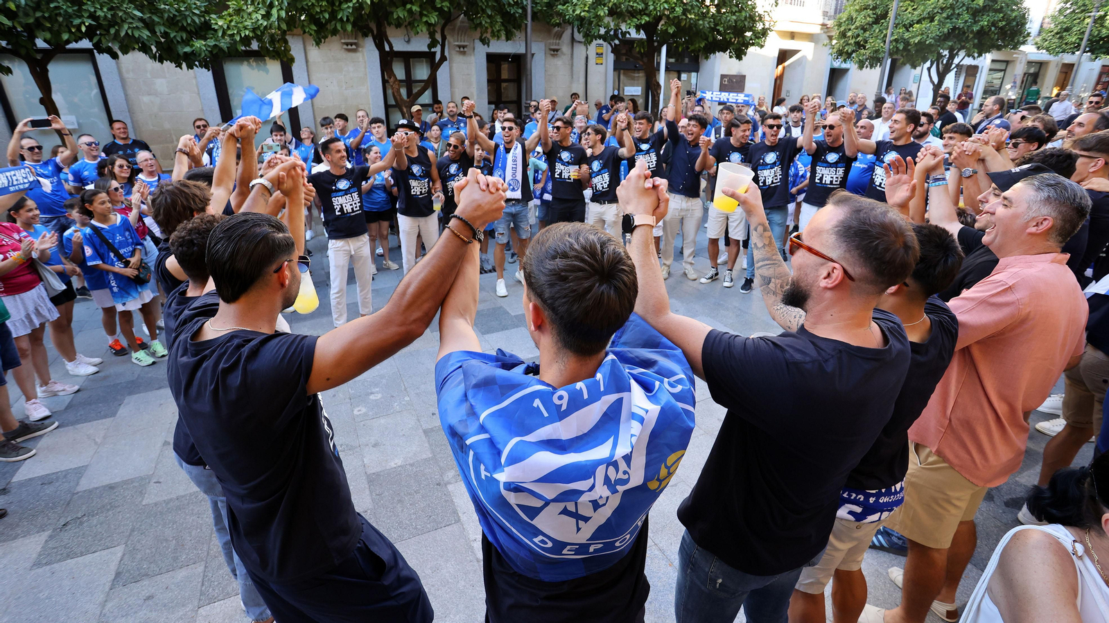 La visita del Xerez DFC al Ayuntamiento tras el ascenso