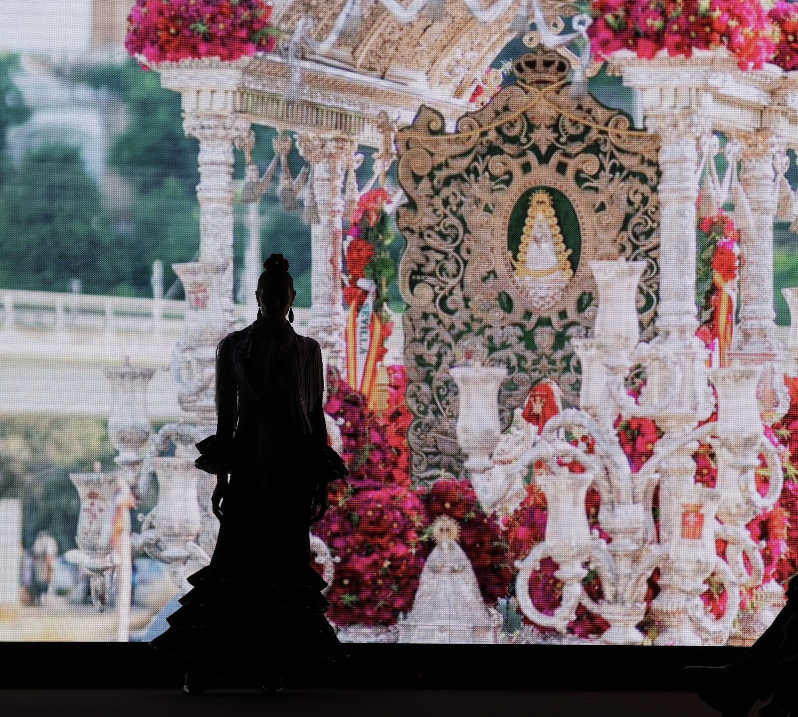 Desfile de la Hermandad del Rocío de Sevilla en We Love Flamenco 2025, todas las fotos