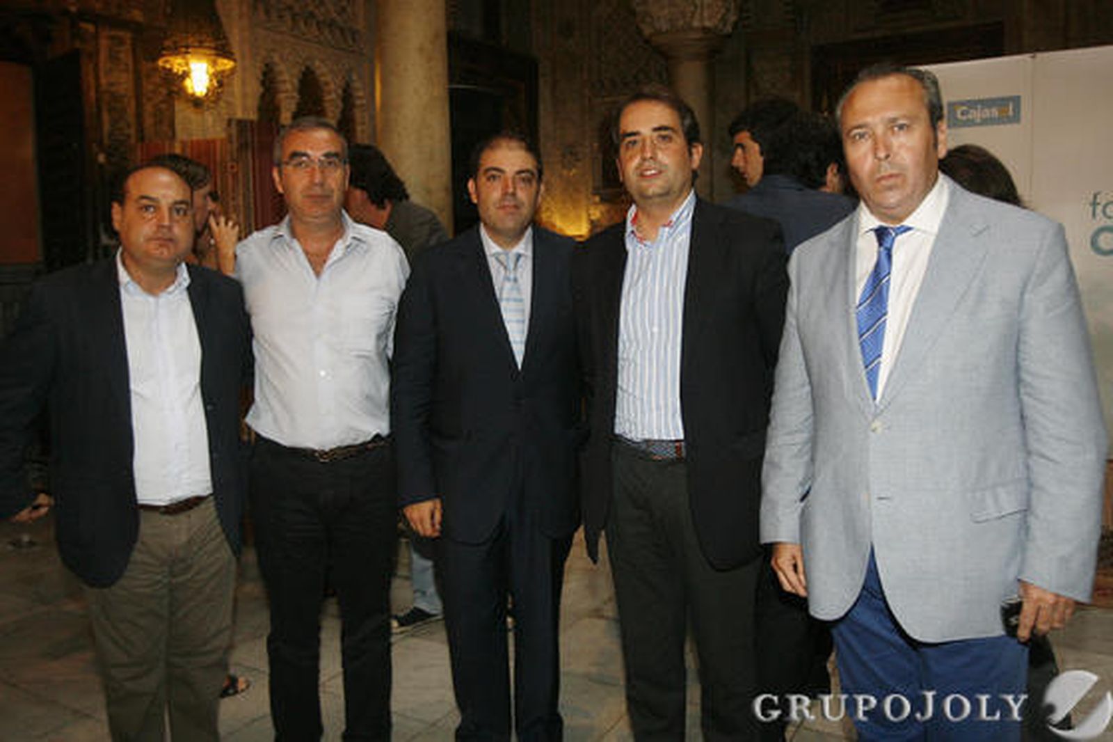 Una vez finalizado el acto, Lorenzo Amor se fotografió con (de izquierda a derecha) José Manuel Martínez, Manuel García, Antonio Saldaña y Benjamín Sánchez Quirós, director comercial de Diario de Cádiz.

Foto: Joaquin Pino