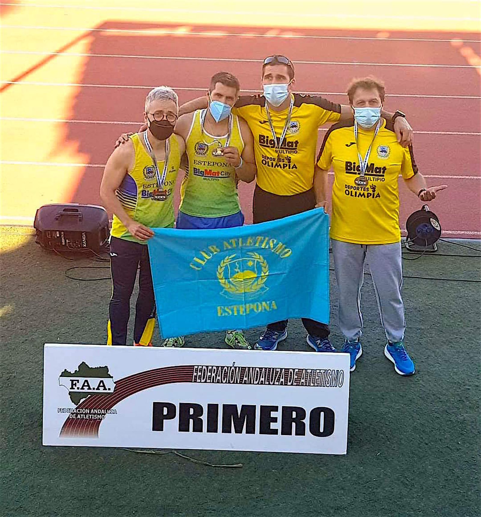 Cristobal Rodriguez junto a sus compañeros del CA Estepona