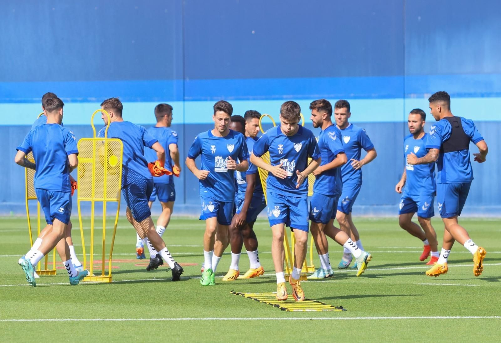 Caras serias en la vuelta al trabajo del Málaga CF