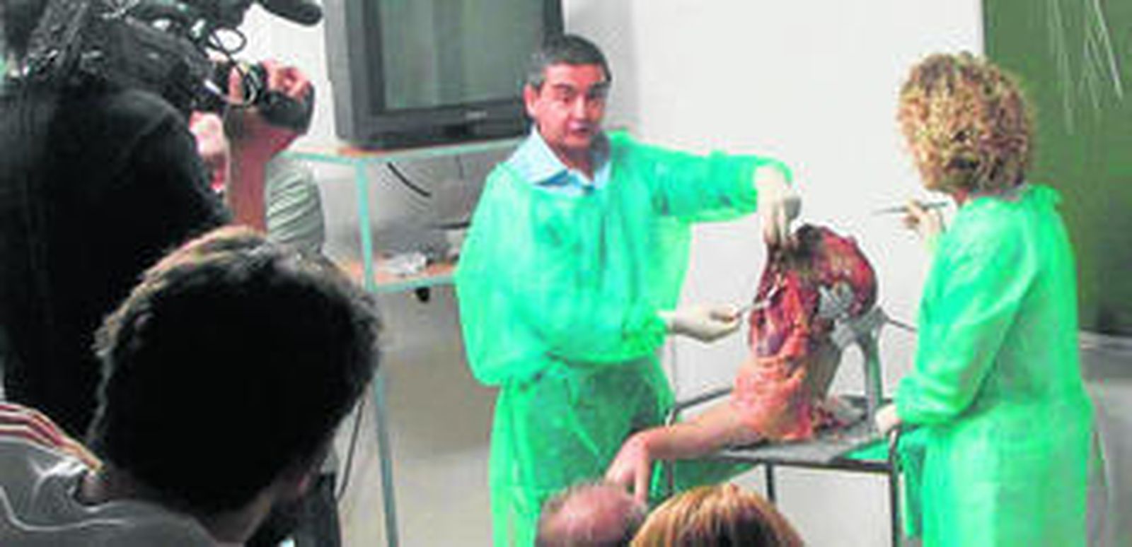 El especialista y director del Máster durante una de las clases.