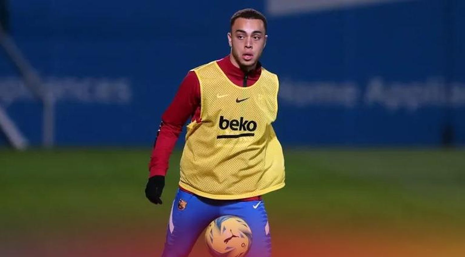 Sergiño Dest en un entrenamiento del Barça