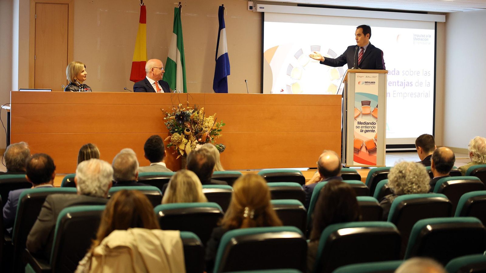 El consejero de Justicia, inaugurando la 'Jornada Impulmed: Ventajas de la mediación empresarial'.