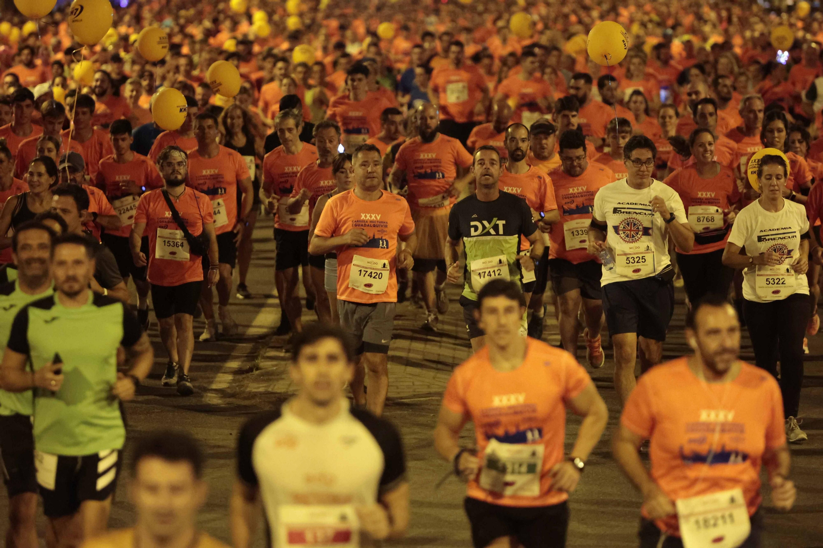 Búscate en las fotos de la Carrera Nocturna