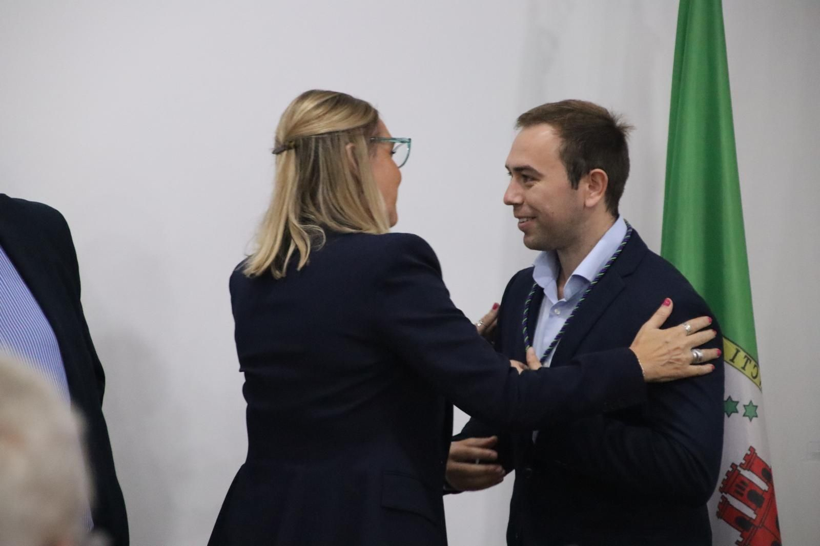 Susana Pérez Custodio, con Alfonso Valdivia en la Mancomunidad.