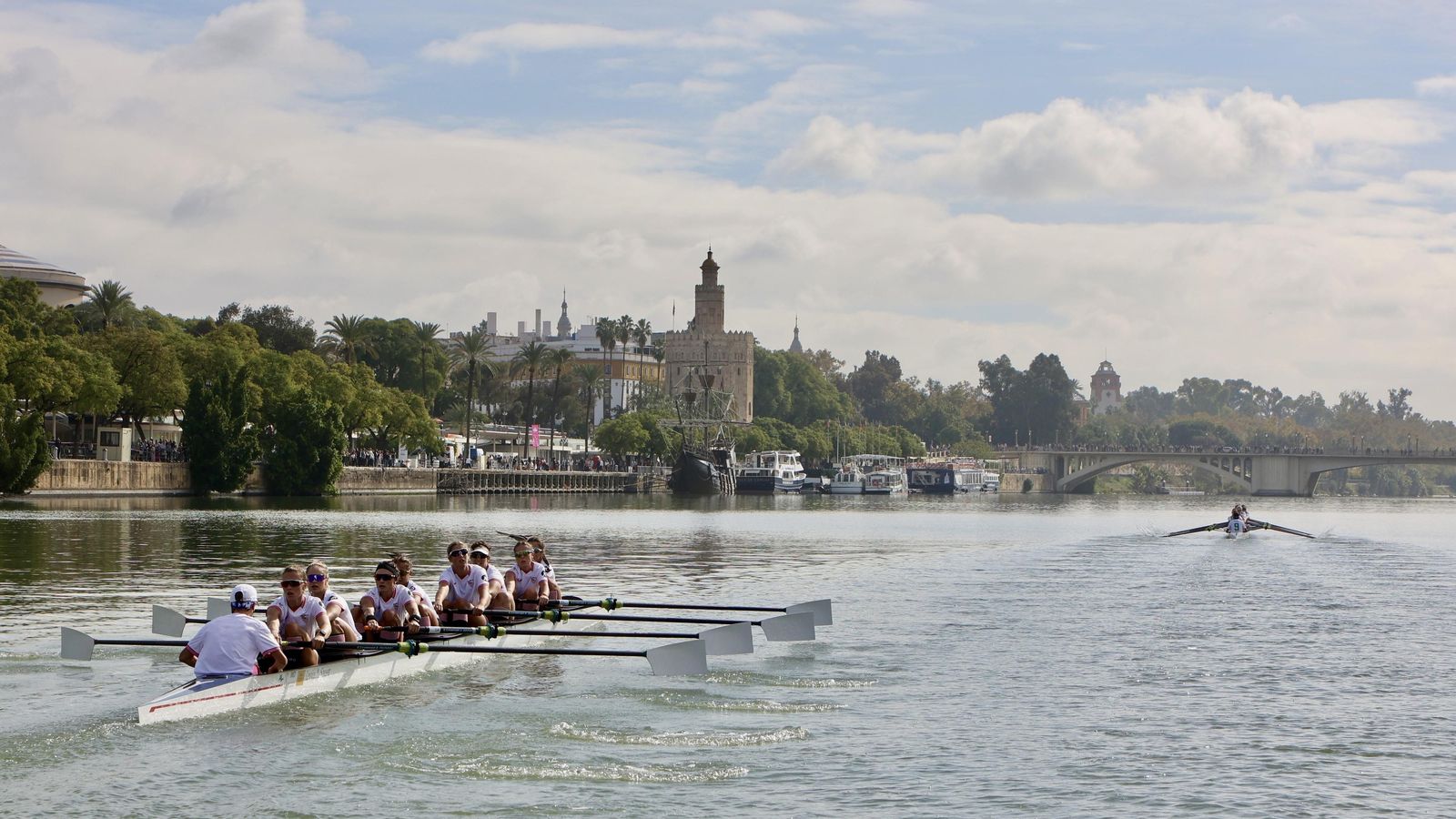 La tremenda distancia, de varios botes, en la regata femenina absoluta.