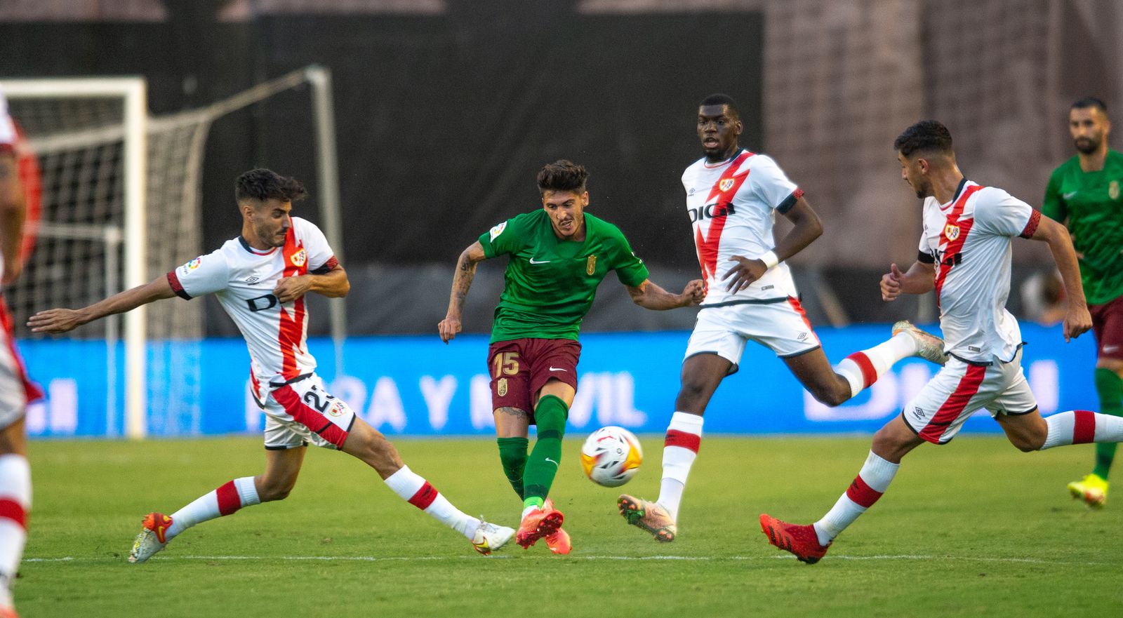 El Rayo Vallecano visita este domingo Los Cármenes.