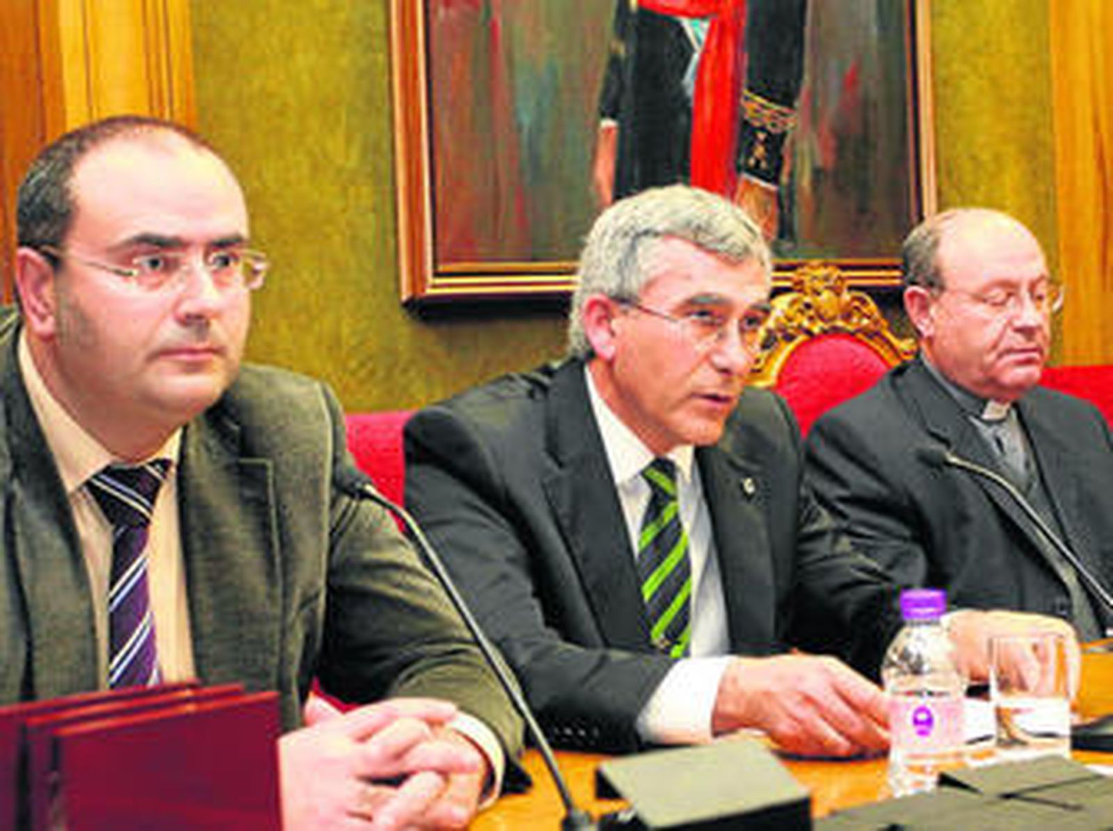 Rafael Leopoldo Aguilera, Juan Castro y Manuel Pozo durante el acto de presentación de la revista.