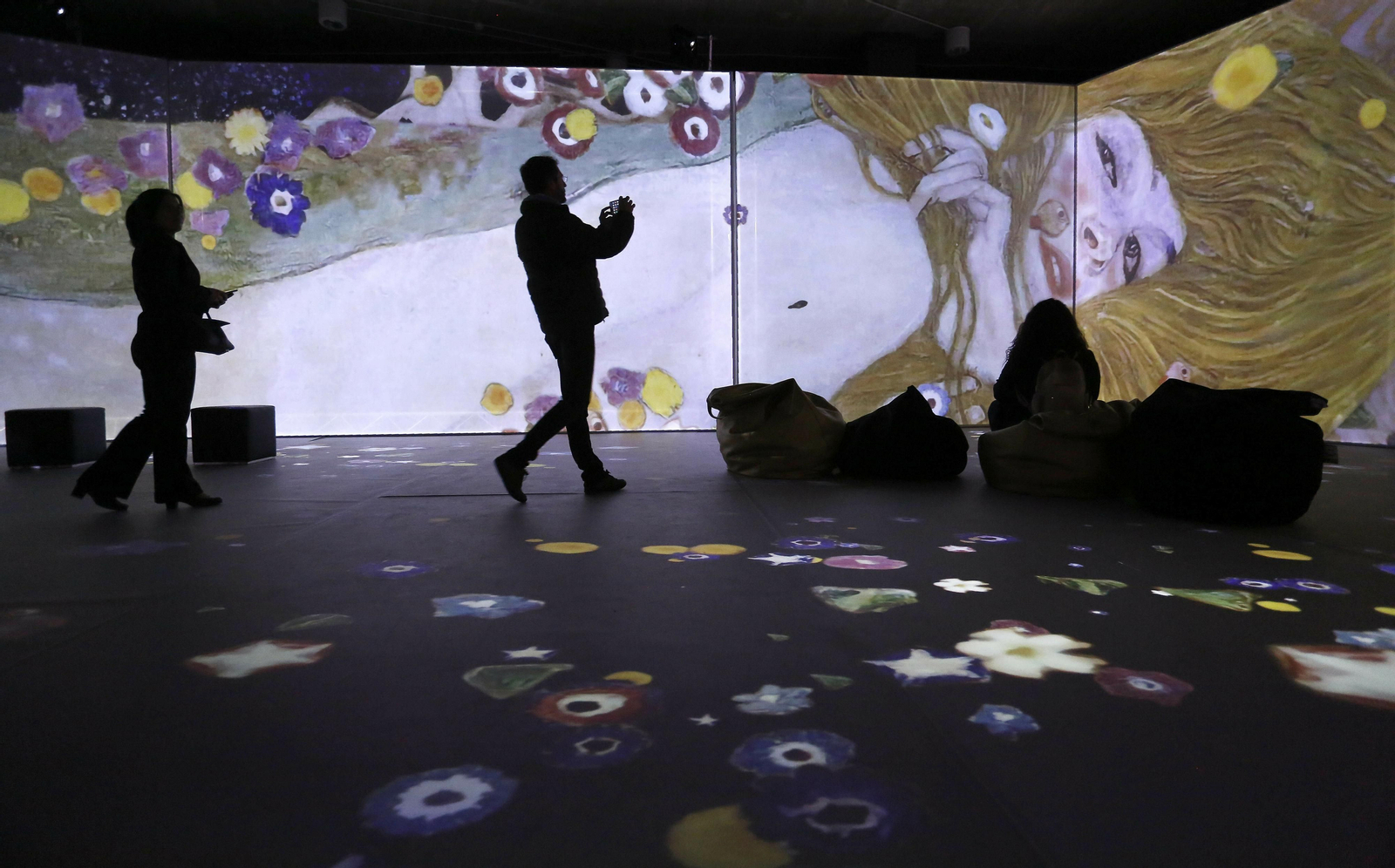 Fotos de la exposición 'El Oro de Klimt' en el Muelle Uno