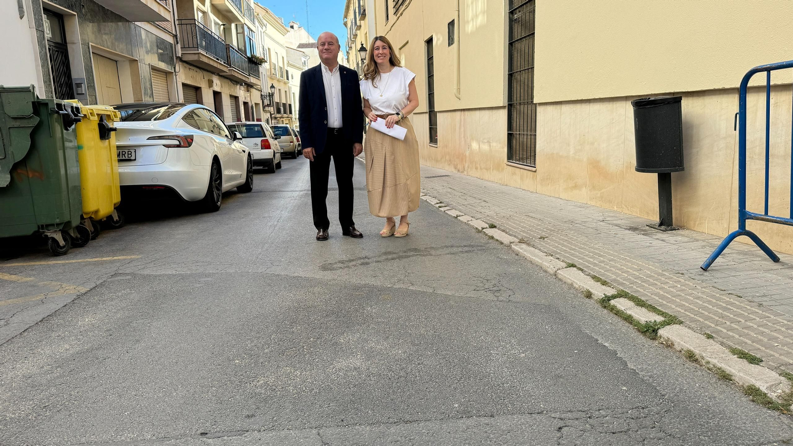 Visita del alcalde y la delegada municipal de Obras a la calle Aguardenteros