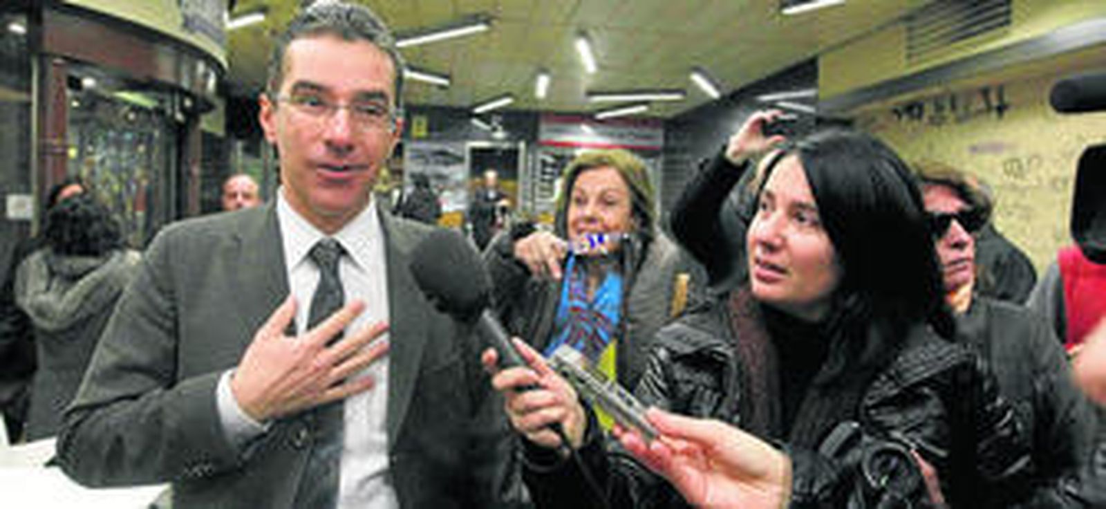 Carlos Iglesias, a la salida del juzgado tras la vista en la que se le reconoció como hijo de Ernesto Koplowitz Stenberg el pasado mes de diciembre.