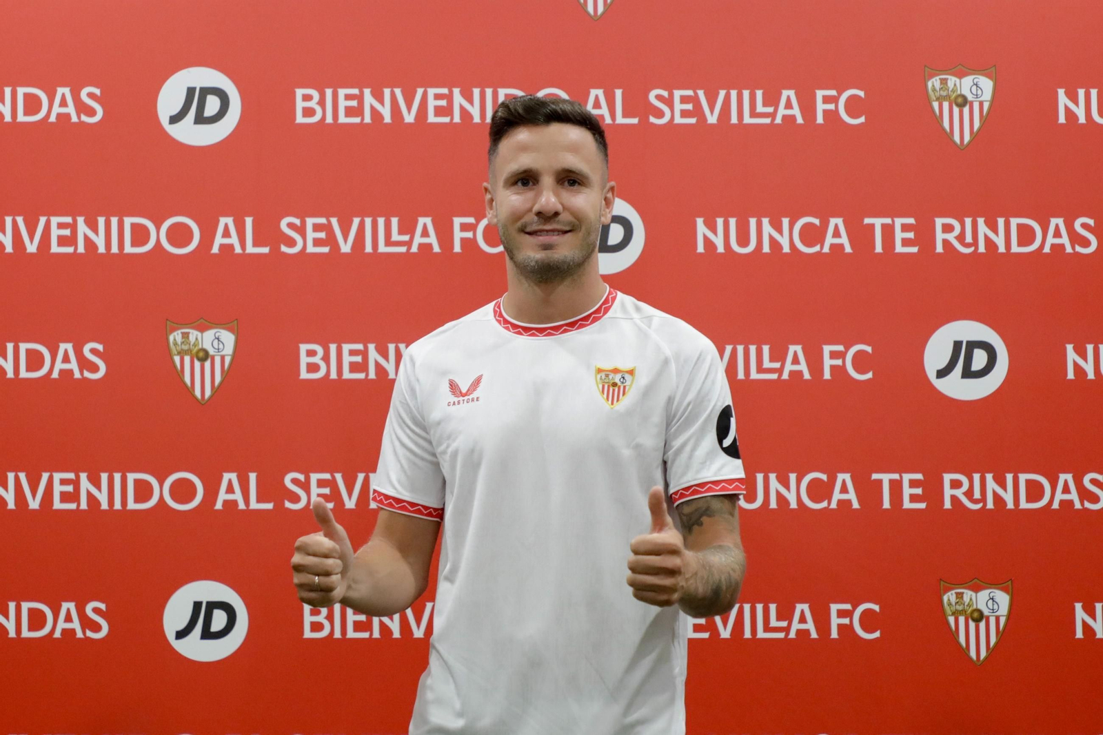 Las fotos del pobrísimo paso de Saúl Ñíguez por el Sevilla