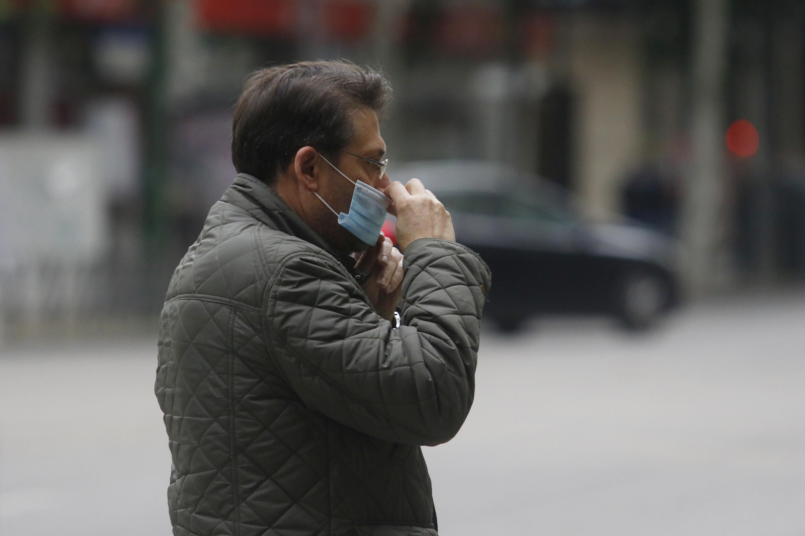 Las fotos del reparto masivo de mascarillas y la vuelta al trabajo en algunos sectores en Córdoba