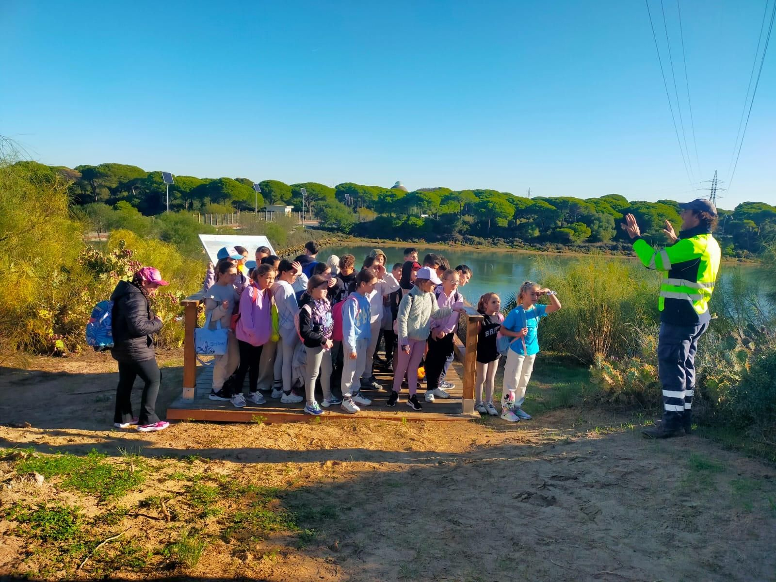 Alumnos del Colegio Río San Pedro en la reforestación