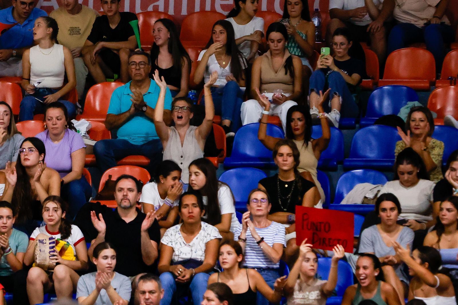 Las fotos del debut en Europa del FP Pro Voley Cajasol