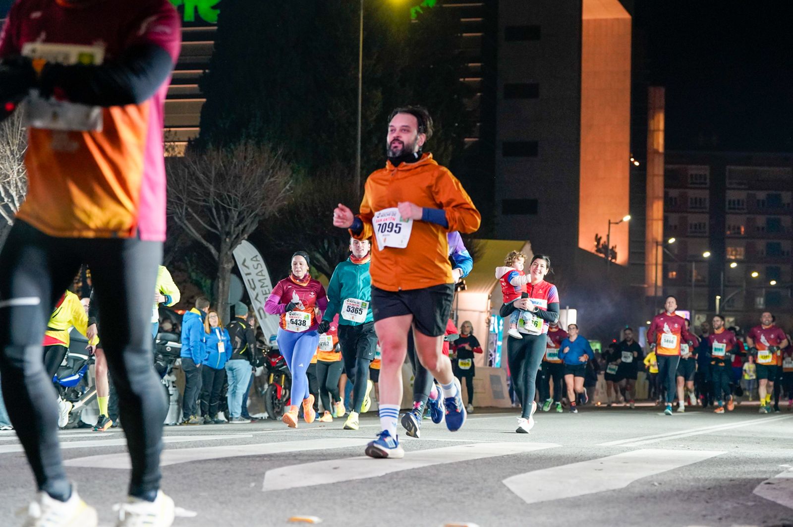 En imágenes: búscate en tu llegada a meta de la Carrera de San Antón 2026 (20)