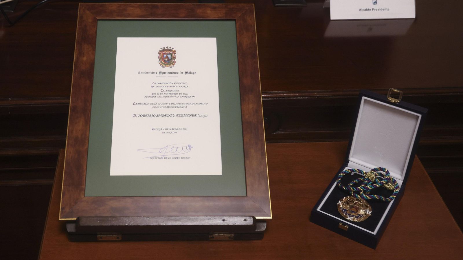 Medalla de la Ciudad de Málaga y título de Hijo Adoptivo.