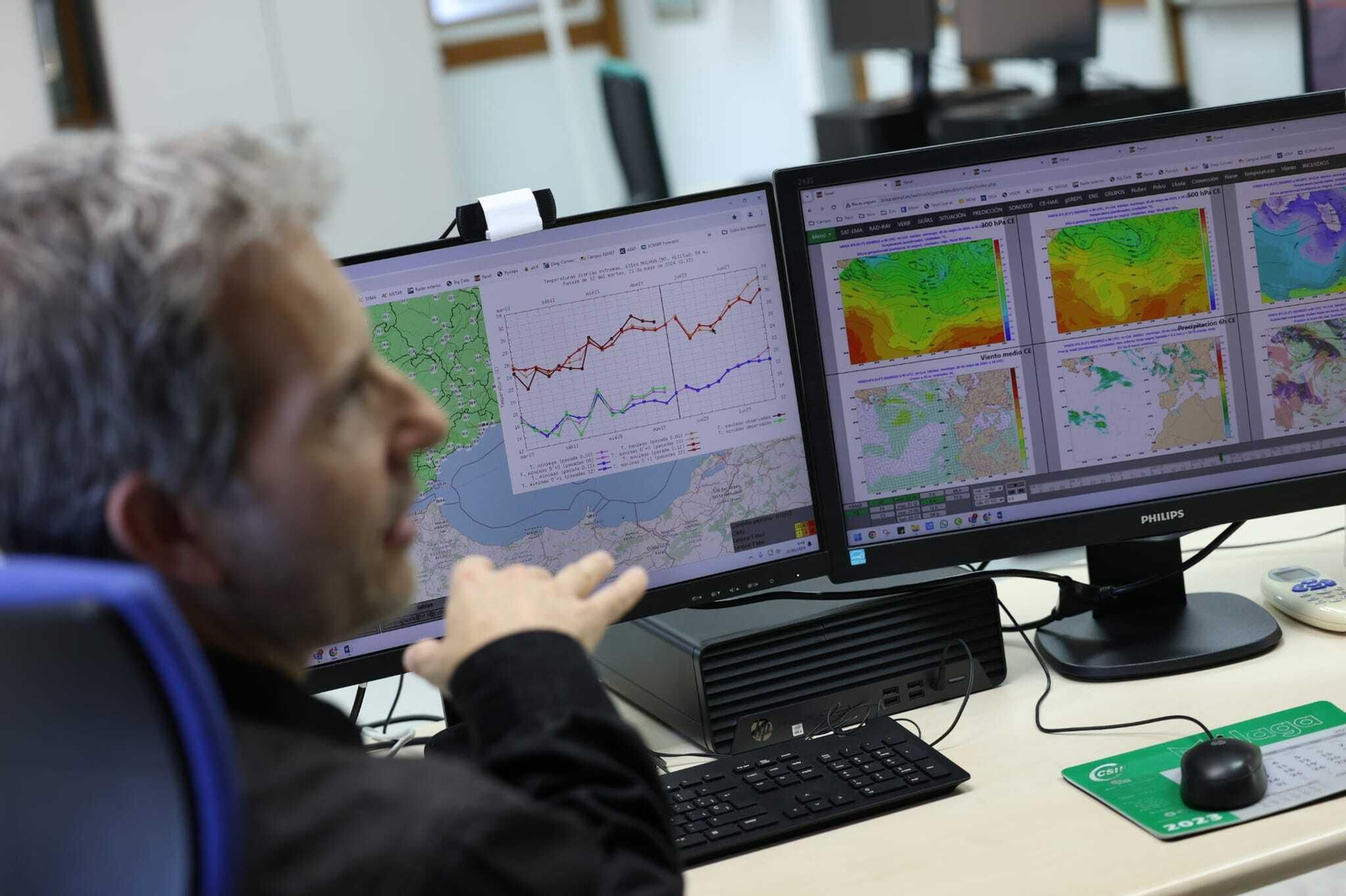 Pantallas de datos del Centro Meteorológico de Málaga. Pantallas de datos del Centro Meteorológico de Málaga.