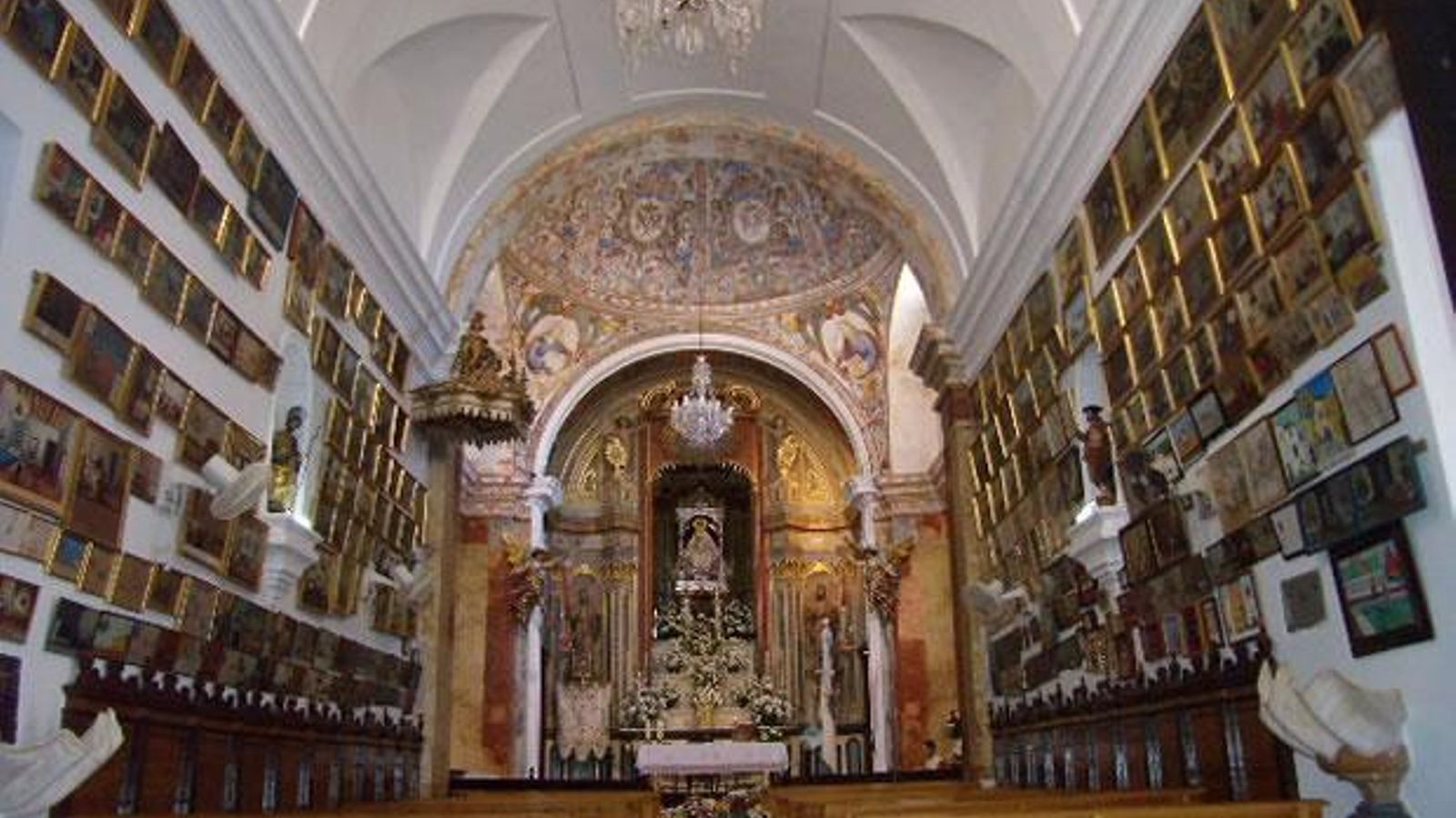 Interior de la ermita de Nuestra Señora de los Santos