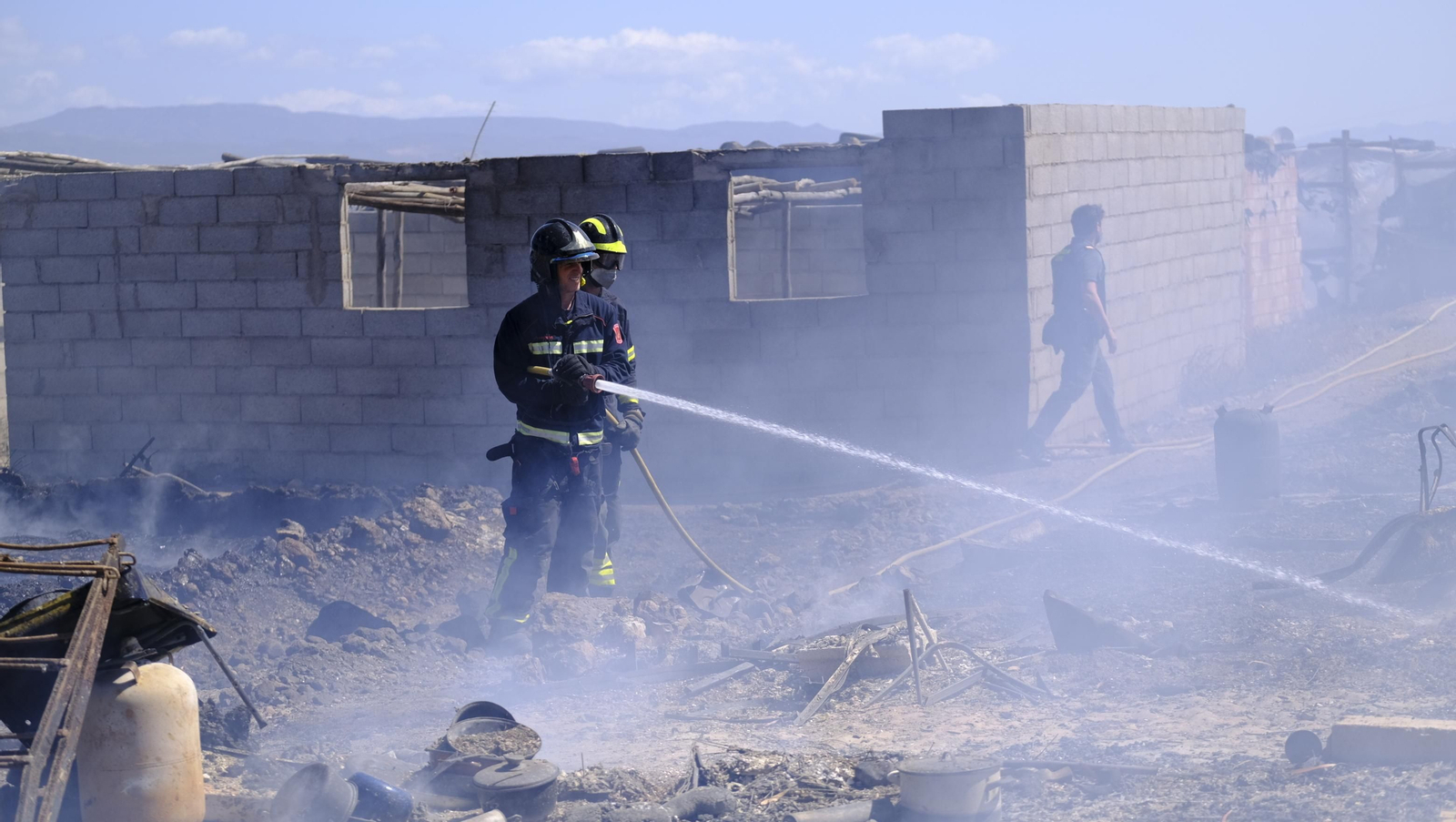 Fotogalería incendio asentamiento de chabolas en Atochares-Níjar (Almería)
