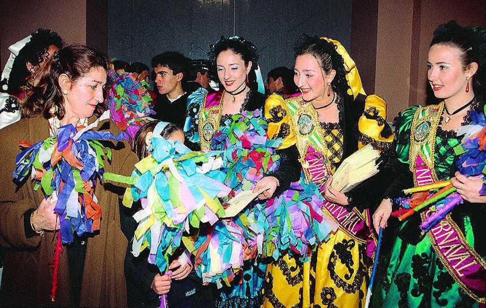 Imagen de archivo de un acto público en presencia de las ninfas del Carnaval de Cádiz