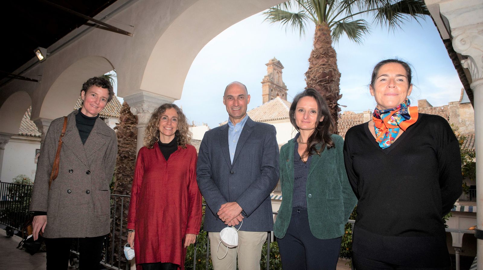 María Salas, Isabel Ojeda (ICAS),Vicenzo Cardarelli,  Ilaria Casillo y Marie Grangeon-Mazat (Instituto francés) minutos antes del debate en el Espacio Santa Clara.