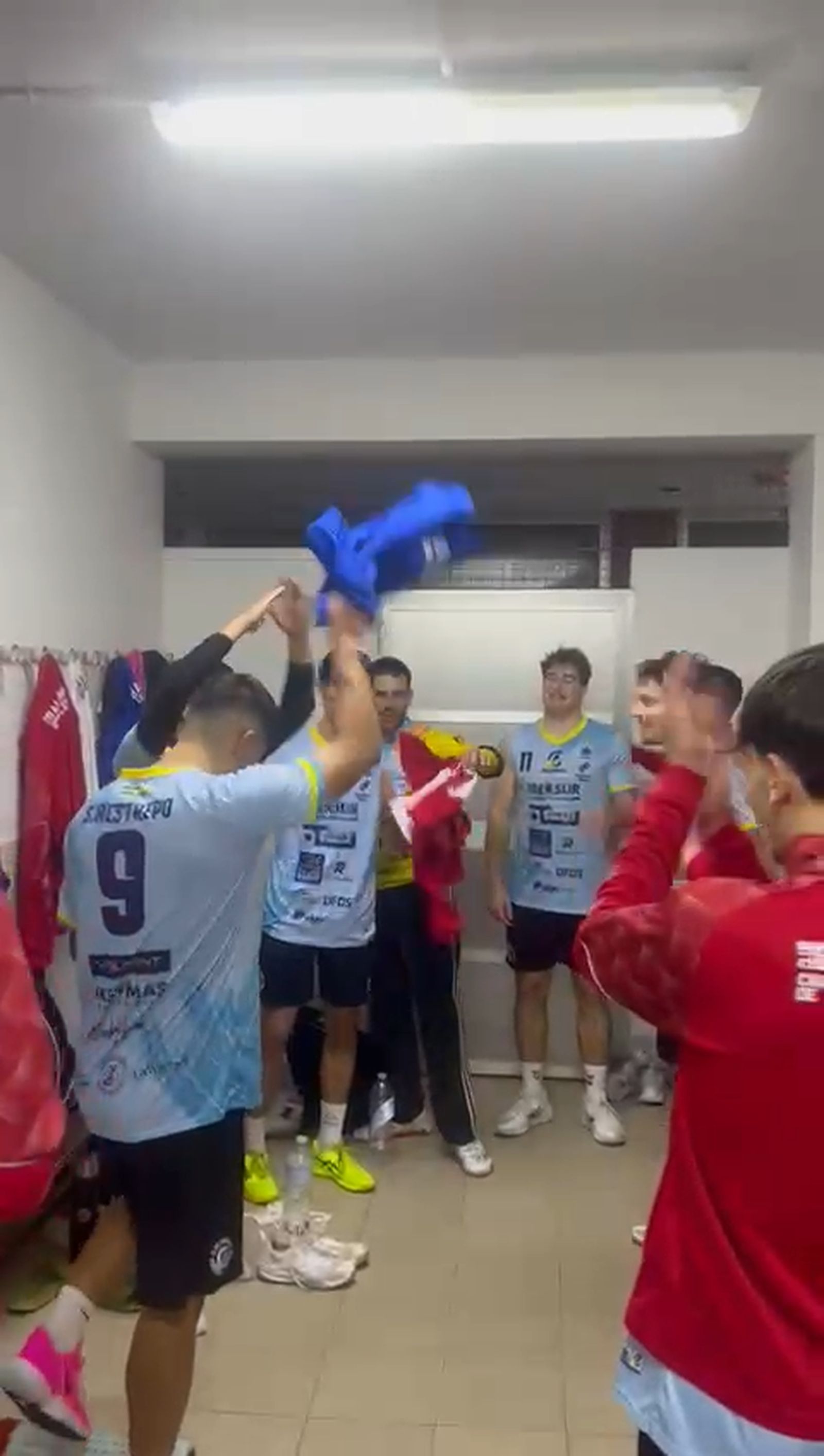 Celebración del Ciudad de Algeciras tras su victoria en Córdoba