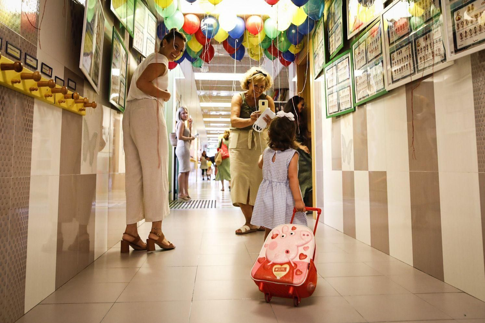 Los niños vuelven a llenar los pasillos de la escuela infantil Patosuca, en Armilla