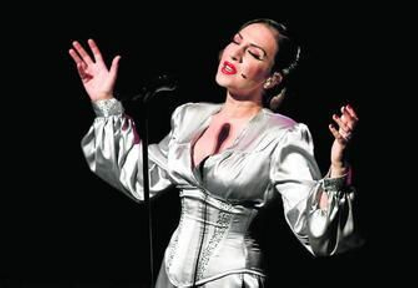 Mónica Naranjo mostró encanto y una gran voz en 'Madame Noir'.