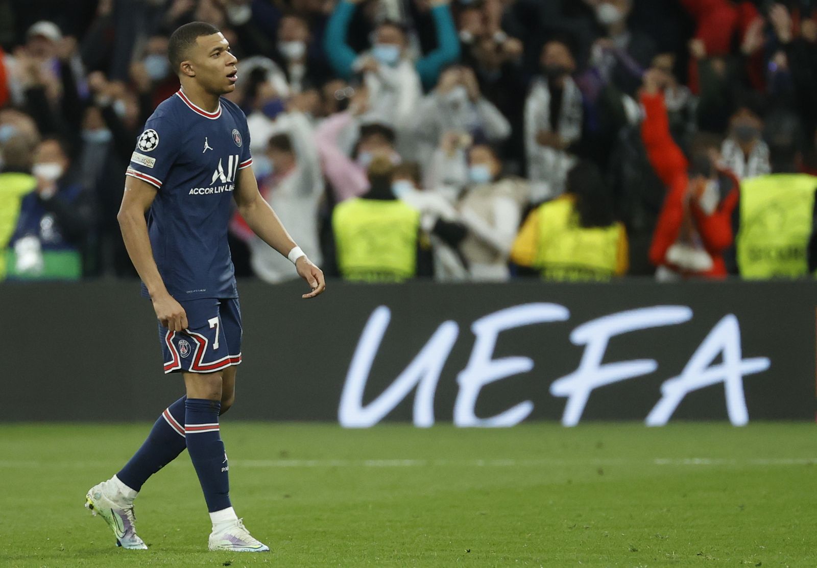Mbappé durante el partido ante el Real Madrid.