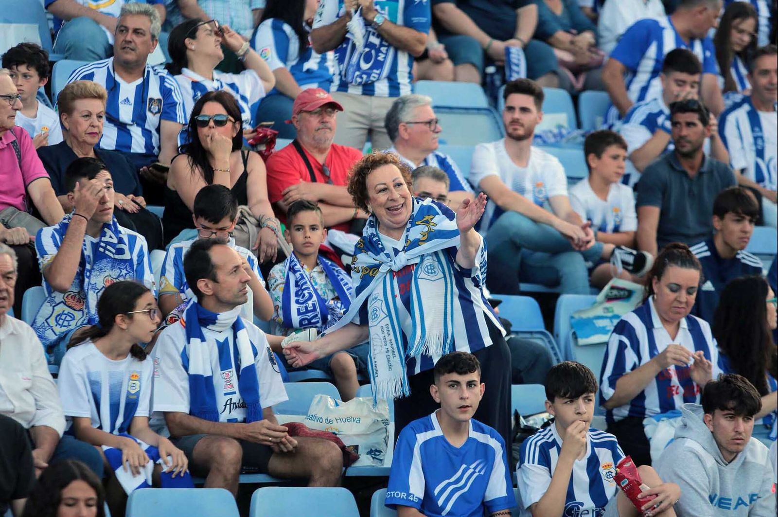 Imágenes del ascenso del Recreativo de Huelva contra el Cacereño