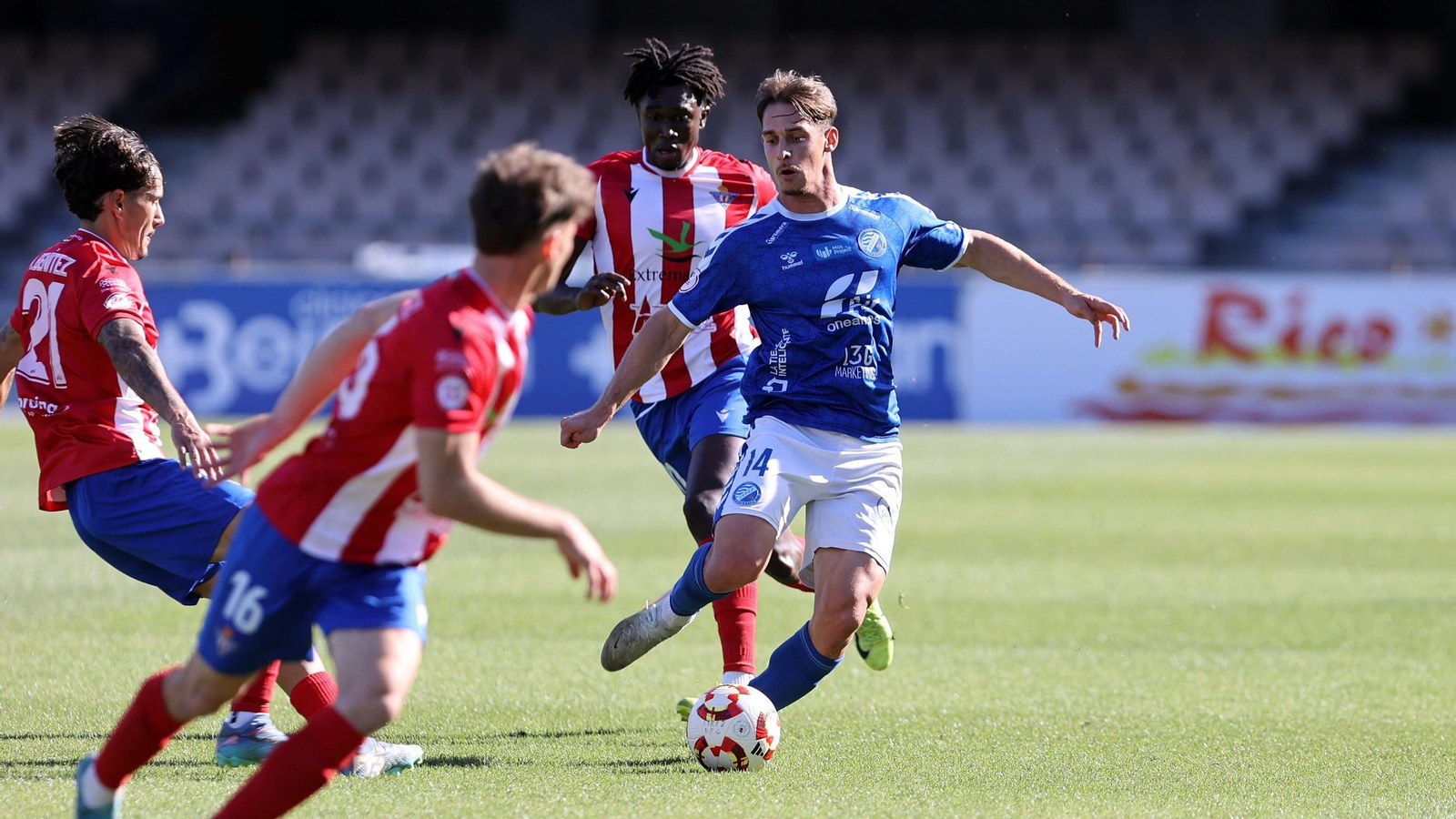 Imágenes del Xerez DFC contra el Don Benito en Chapín