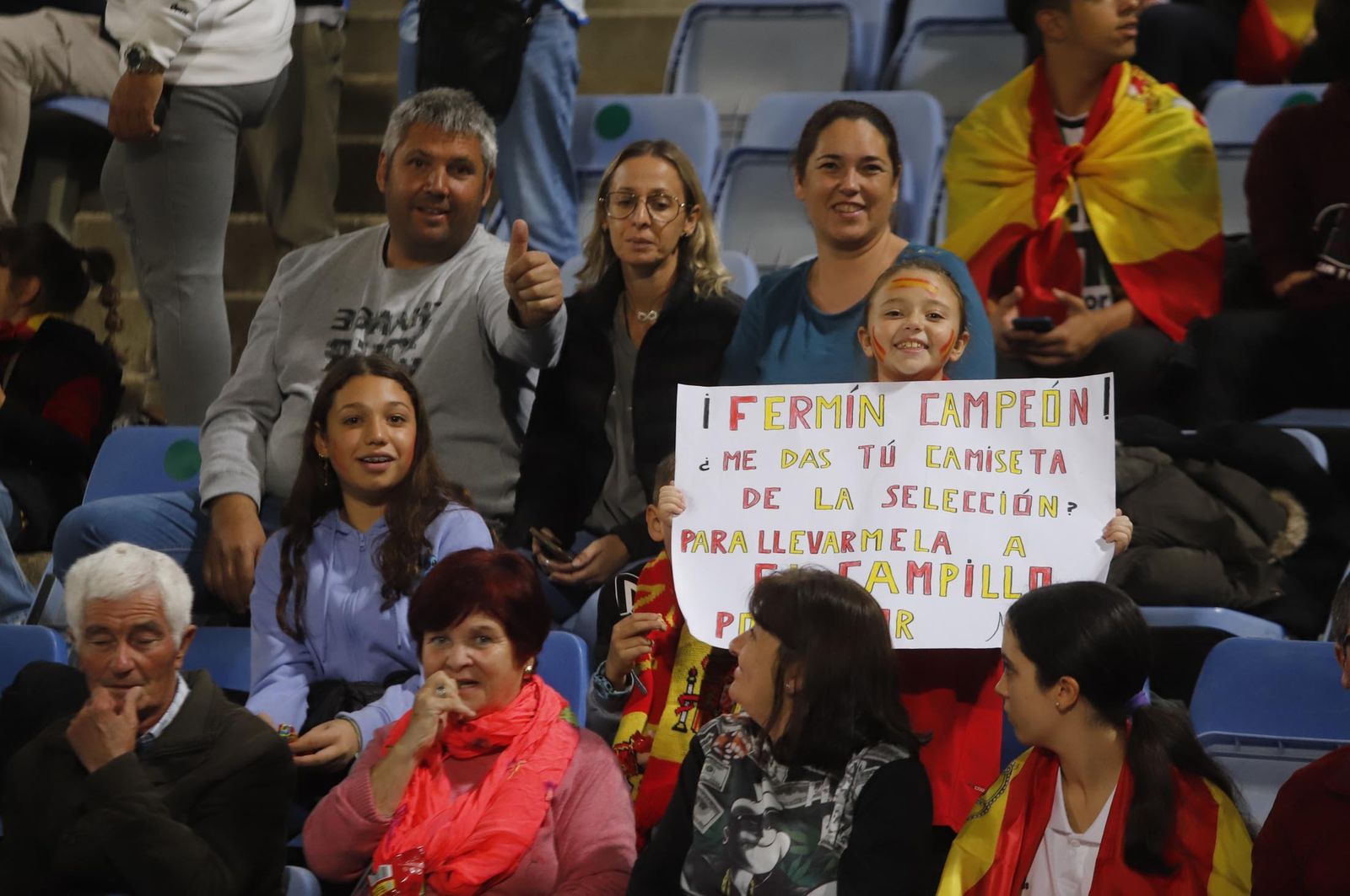 Gran ambiente para ver la selección española sub-21 en Huelva
