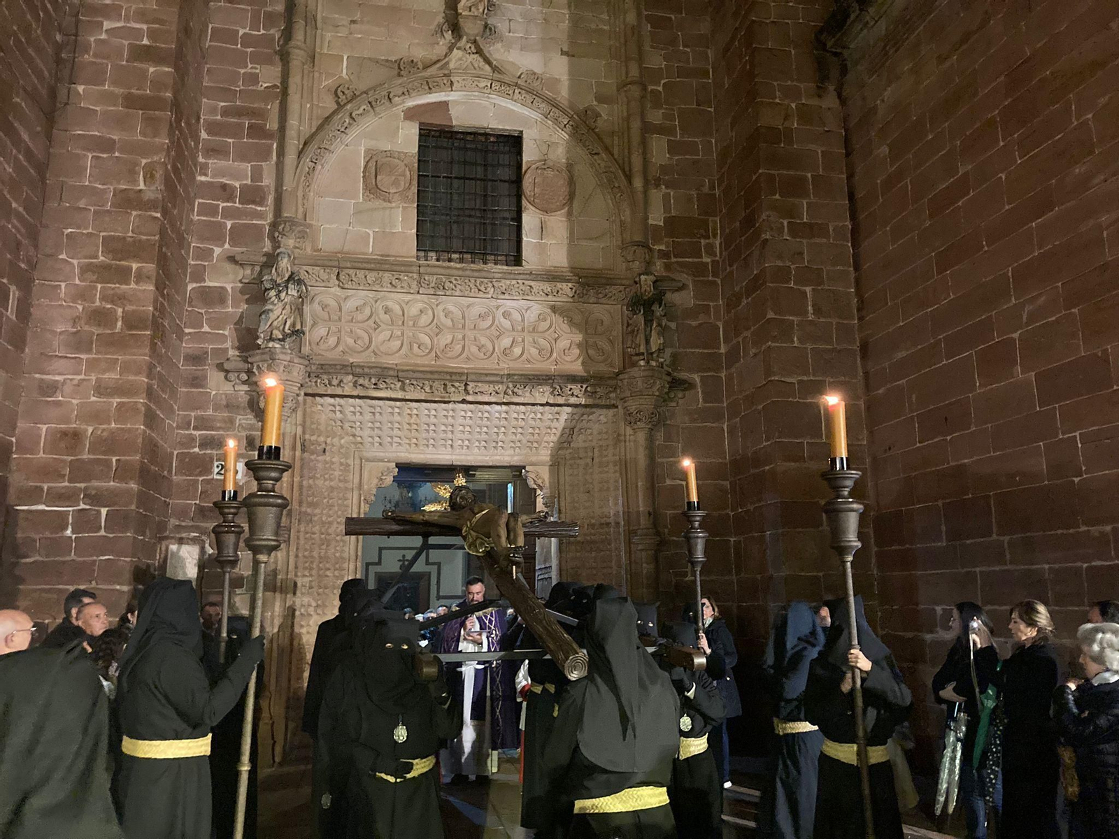Lunes Santo en Montoro: Las imágenes del vía crucis de la Misericordia